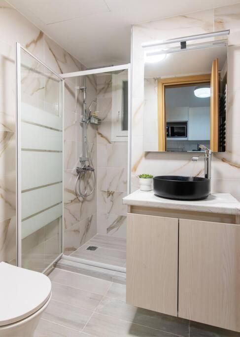 Kelly's Urban - 5 Mins Walk To Acropolis Apartment *